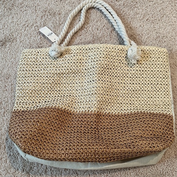 NWT-Madeline Love Two Toned Straw  Beach Bag - Picture 1 of 7